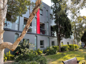 Отель Best Western Plus Camperdown Suites  Сидней
